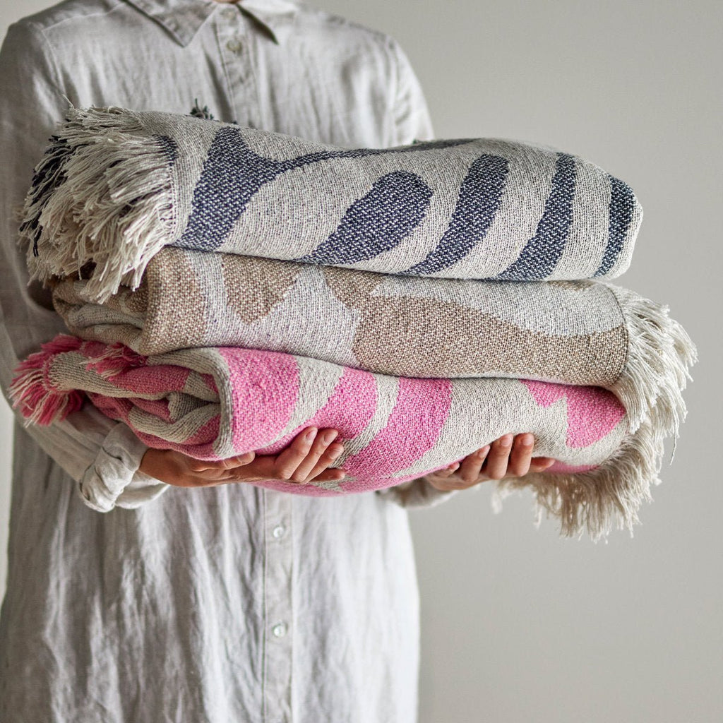 How to Choose a Cotton Throw for the Sofa, Bed or Patio